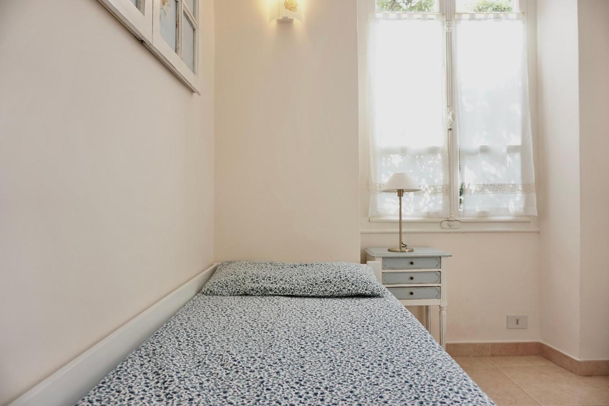 Villa Angelina - Casa Glicine Vallecrosia Εξωτερικό φωτογραφία